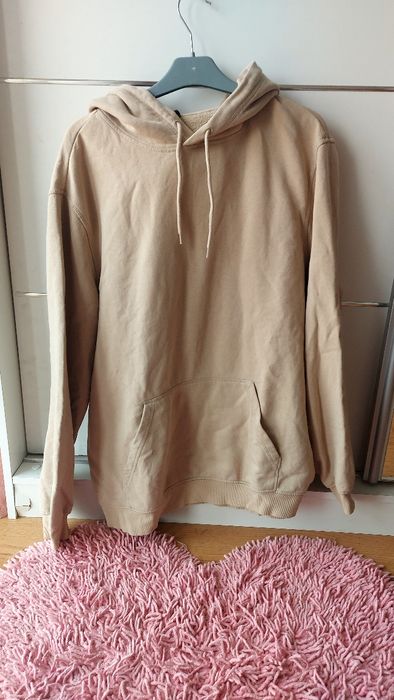 Bluza beżowa z kapturem z kieszeniami 44