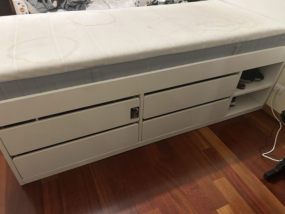 Cama de solteiro com colchao e estrato