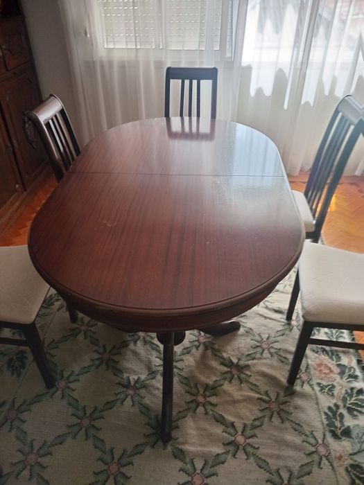 Mesa de jantar e 6 cadeiras