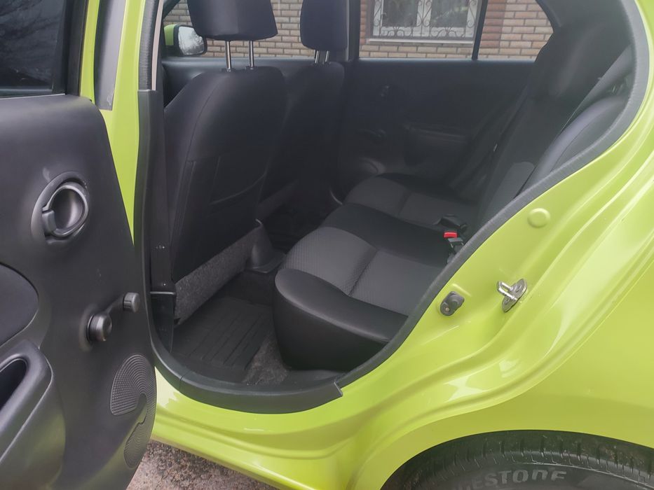 НИССАН МИКРА 2013г АВТОМАТ авто в отличном состоянии.