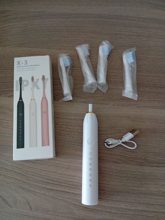 Szczoteczka soniczna elektryczna, 4 końcówki gratis, zestaw