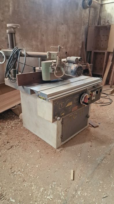 Tupia com carro de respigar e alimentador maquinas de carpintaria