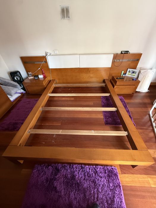 Cama de casal em cerejeira