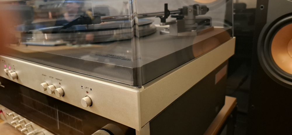 Gramofon Telefunken RS 30.