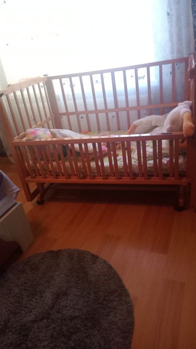 Колиска  з матрасом в хорошому стані
