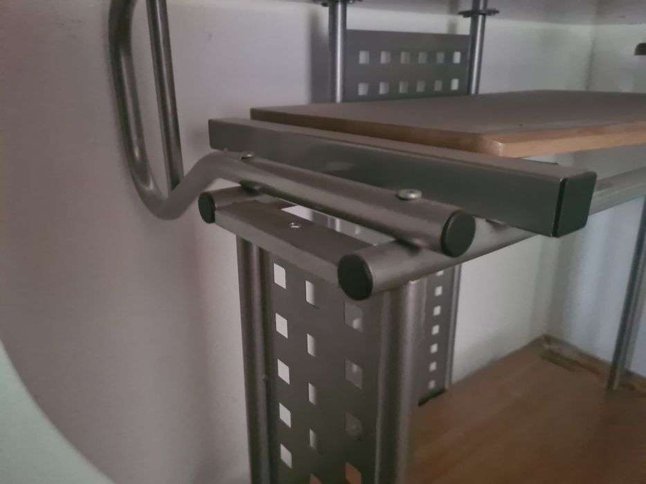 Комп'ютерний стіл