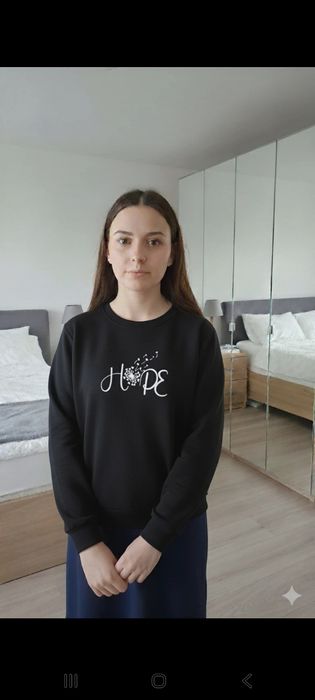 Czarna bluza ocieplana z nadrukiem i napisem hope marki shein 1xl