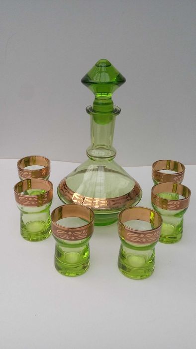 Набор графин и 6 стопок.Цветное стекло,позолота.Антик.СССР 1960-е.