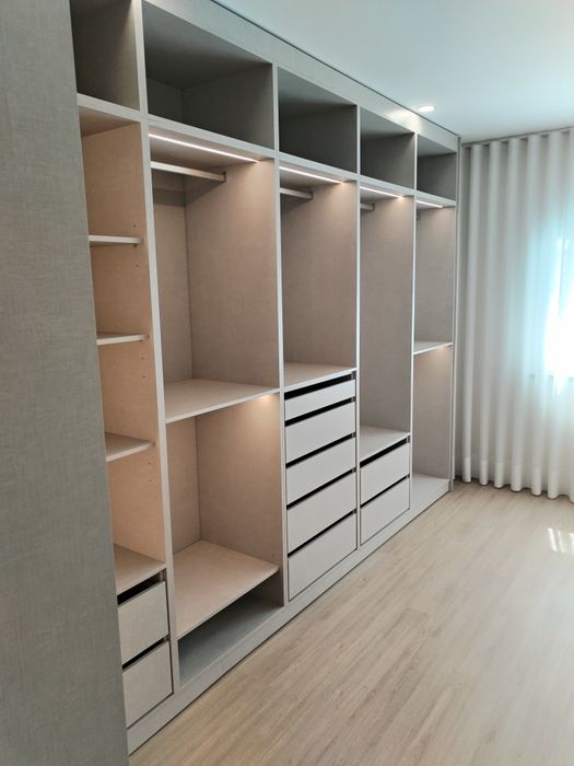 Carpintariatt Fábrica de cozinhas e Roupeiros por Medida de Excelênc