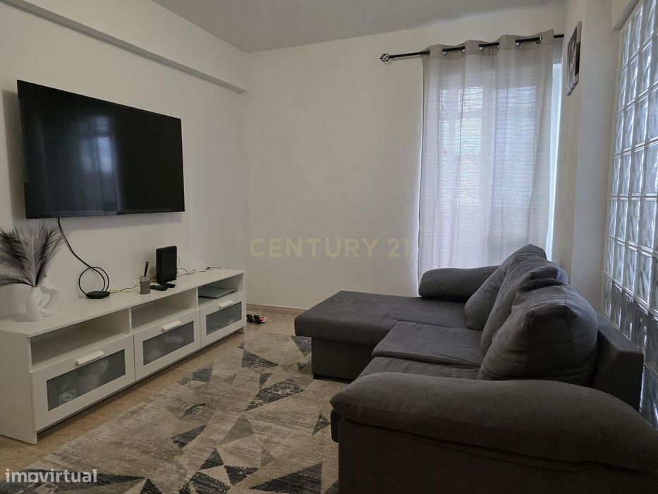 Apartamento T3 em Monte Abraão com bons acessos e proximidade a Lisboa