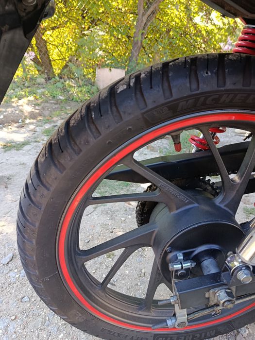 Honda 125  com 20 mil kilometros completamente nova