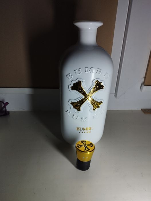 Продам декоративную керамическую бутылку BUMBU Cream