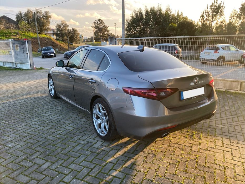 Alfa Romeo Giulia 2.2dA 180cv - Nacional- otimo estado - 1 dono