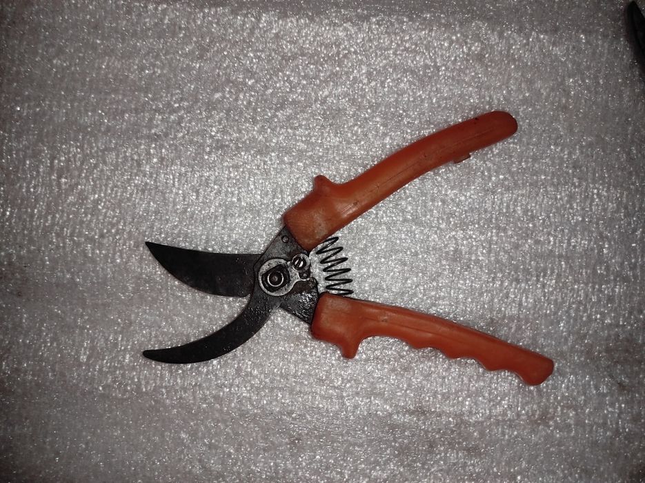 Продам  секатори