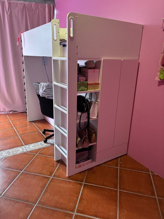 Vendo quarto de menina cama com colchao ,secretaria , guarda vestidos