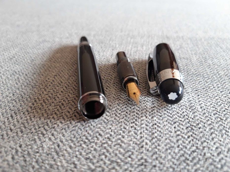 Caneta de tinta permanente MONTBLANC