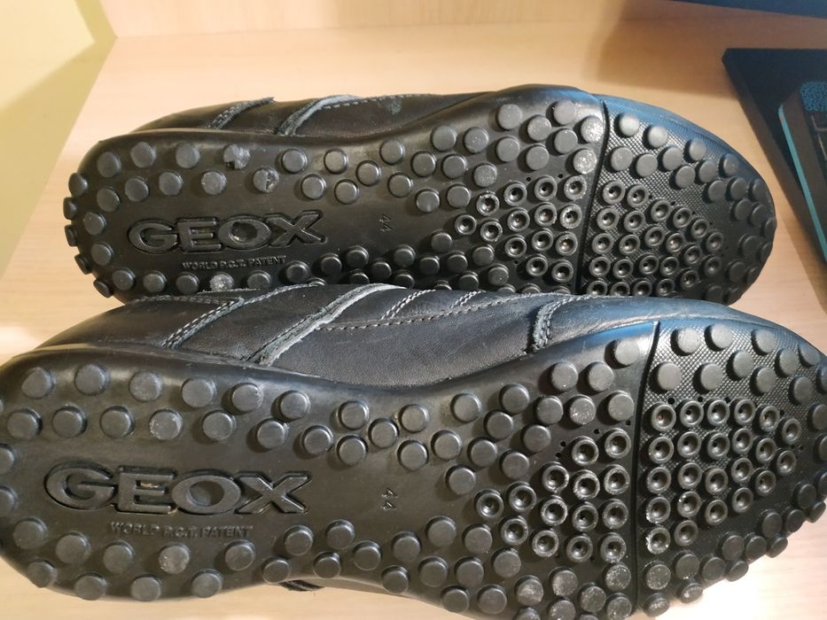 Шкіряні кросівки geox