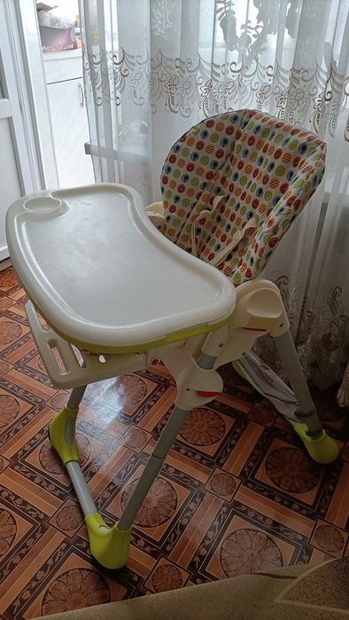 Продам стульчик для кормления Chicco Polly.