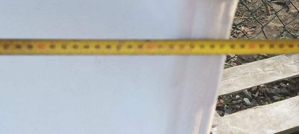 Figury ogrodowe postacie Maryi i kapliczka