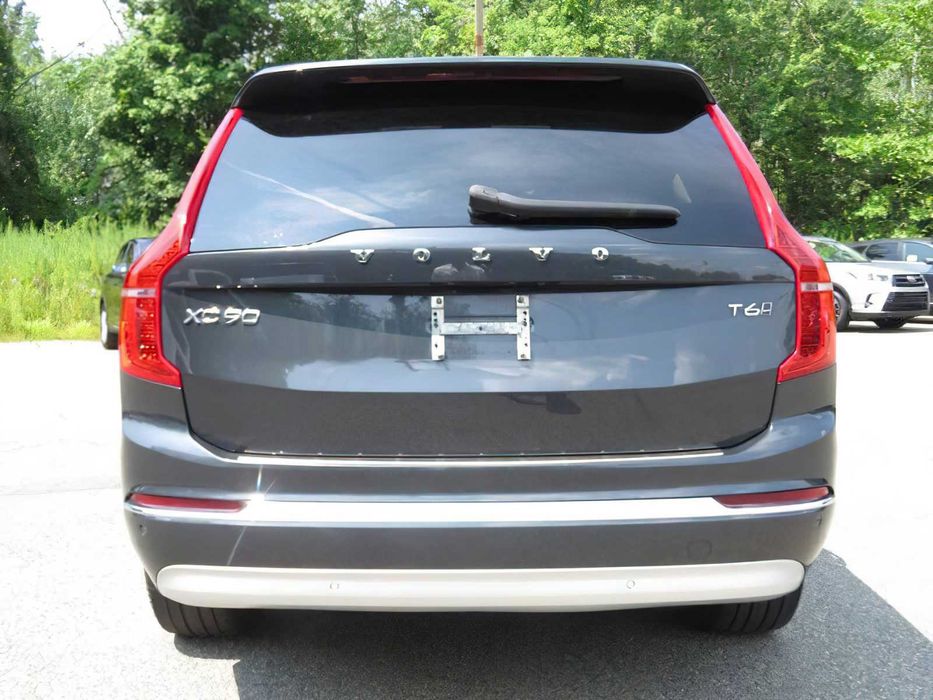 Volvo XC90 B5      2022