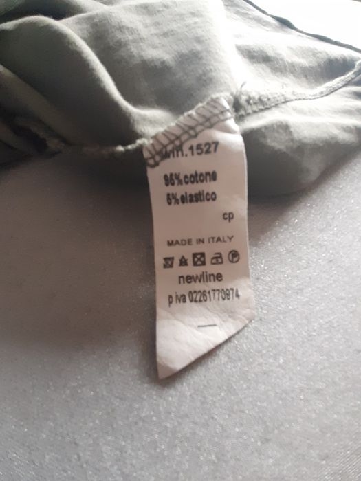 Bluzka luźna khaki przedłużony tył
