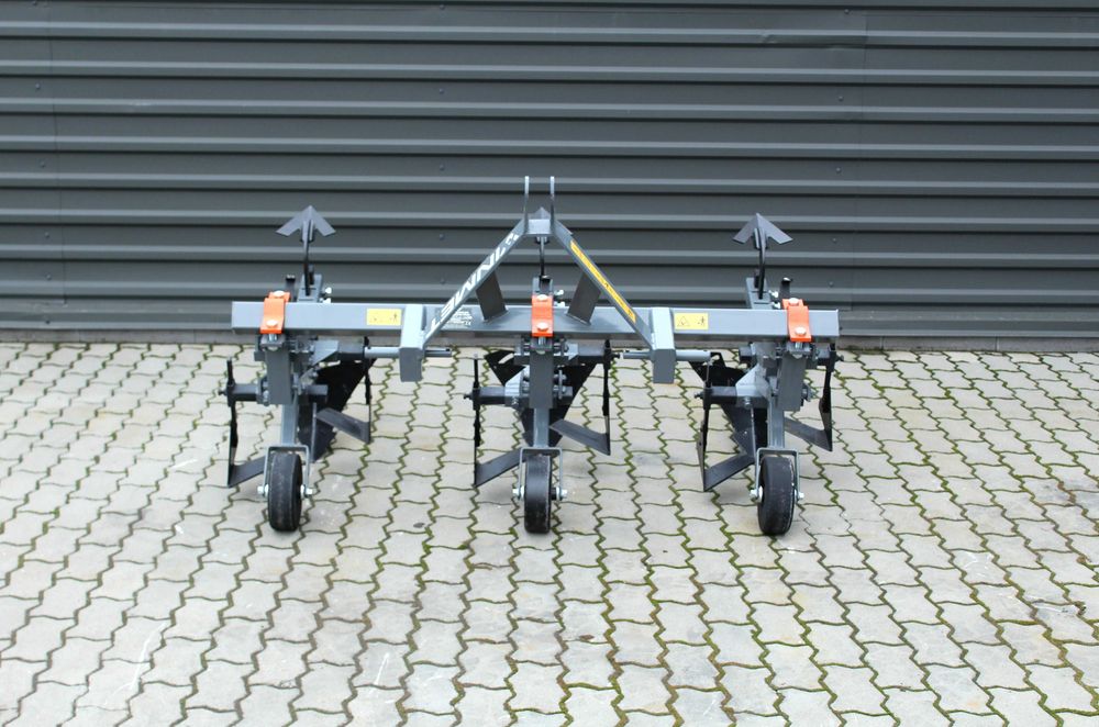 ДУЖЕ НАДІЙНИЙ Трисекційний Культиватор міжрядний навісний VINMET 3