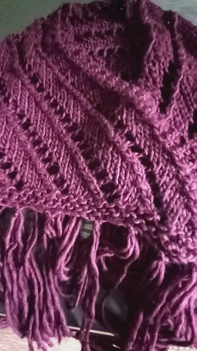 Fioletowa chusta z fredzlami  jak nowa