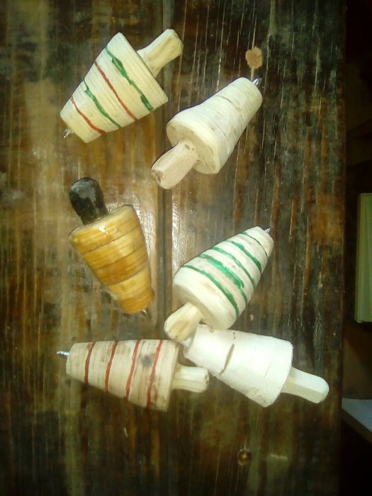 Yô-yô's e peões de madeira