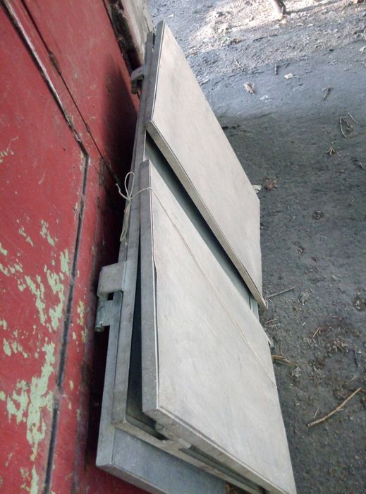 Стіл розкладний алюмінієвий.