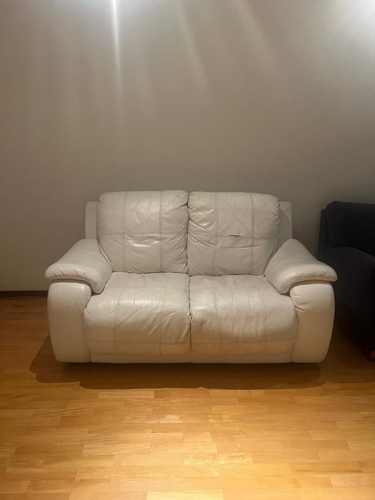 Sofá em Pele verdadeira de dois lugares com 160cm de largura