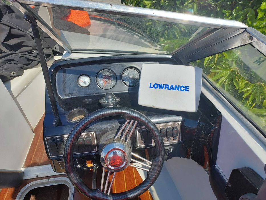 Barco Sunbird Stinger 18 com atrelado