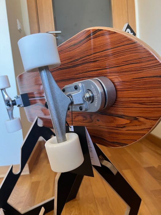 Surfskate com etiqueta