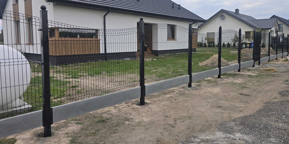 Montaż ogrodzeń panelowych - klasyczne 3D, proste 2D, typu Fala