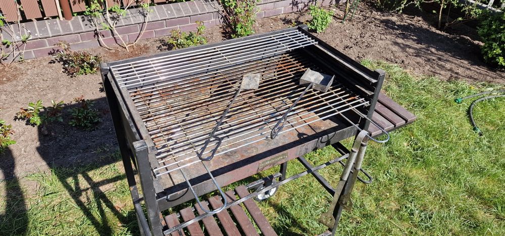 Grill ręcznie robiony. MAJSTERKLEPKA.