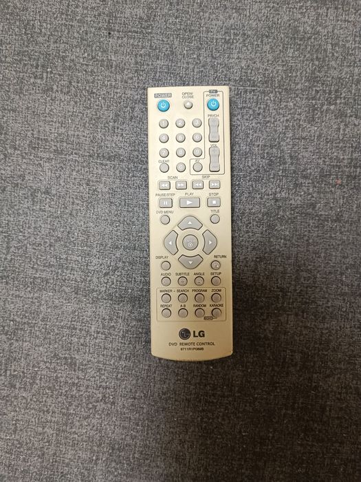 CD проигрыватель LG DKU860