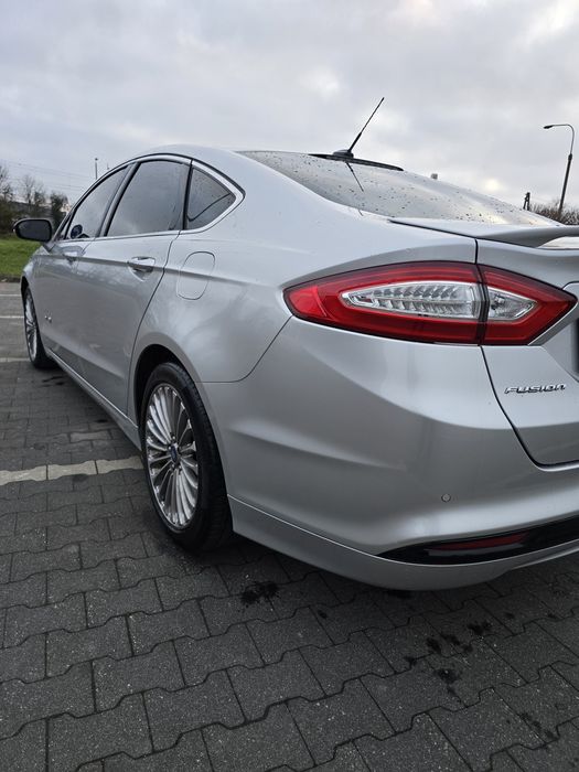 Ford Fusion Titanium Hybrid 2013