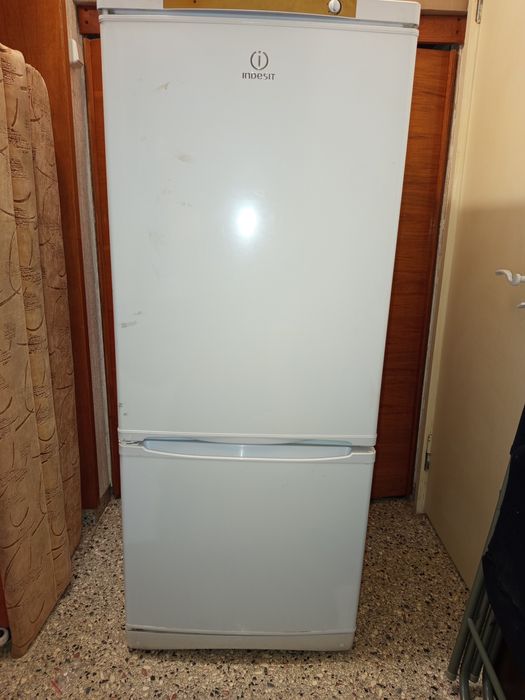 Холодильник  indesit