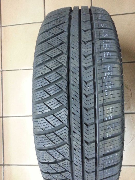 Opony wielosezonowe 215/65r16 102V Sailun Atrezzo 4Seasons
