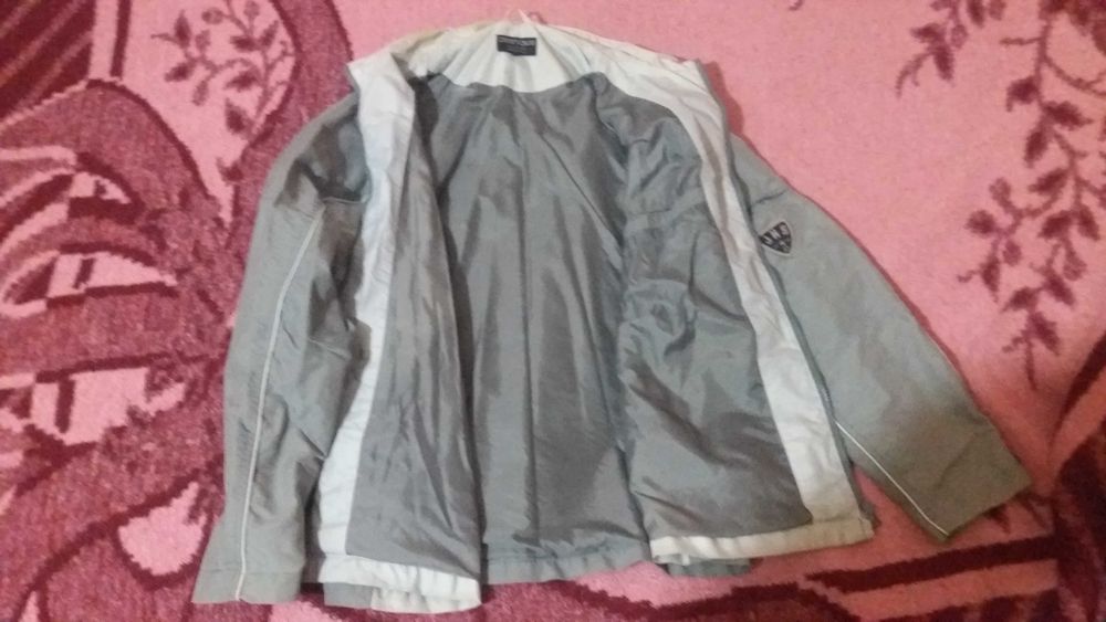 Лёгкая куртка-ветровка,бу размер 52-54