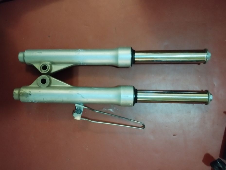 Продаются японские передние перья на ямаху gear