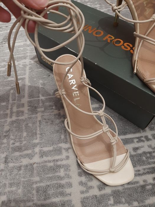 sandałki na szpilce  rozm 37skóra  Carvela