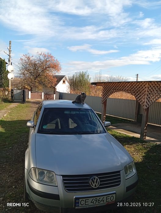 Пасат в дуже хорошому стані не крашений.1.6 бензин