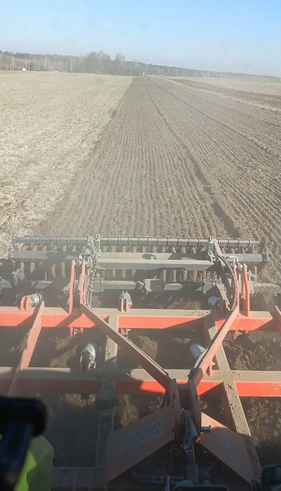 Usługi rolnicze, talerzowanie, uprawa bezorkowa.