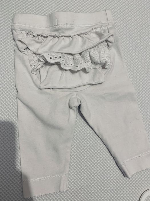 Legginsy spodnie newbie falbanki 56 białe
