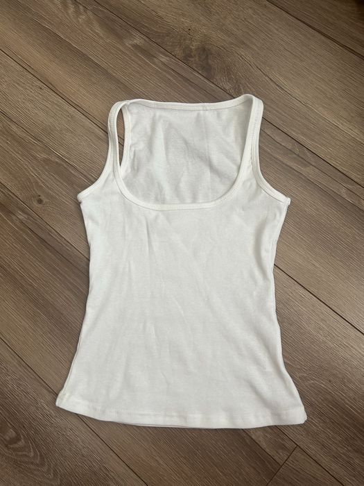 білий топ на бретельках