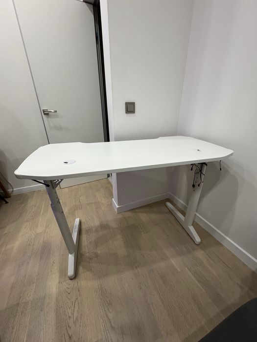 Компютерний стіл