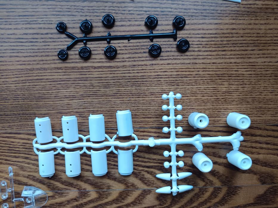 Сборная модель самолёта TU-20 Plasticart 1/100