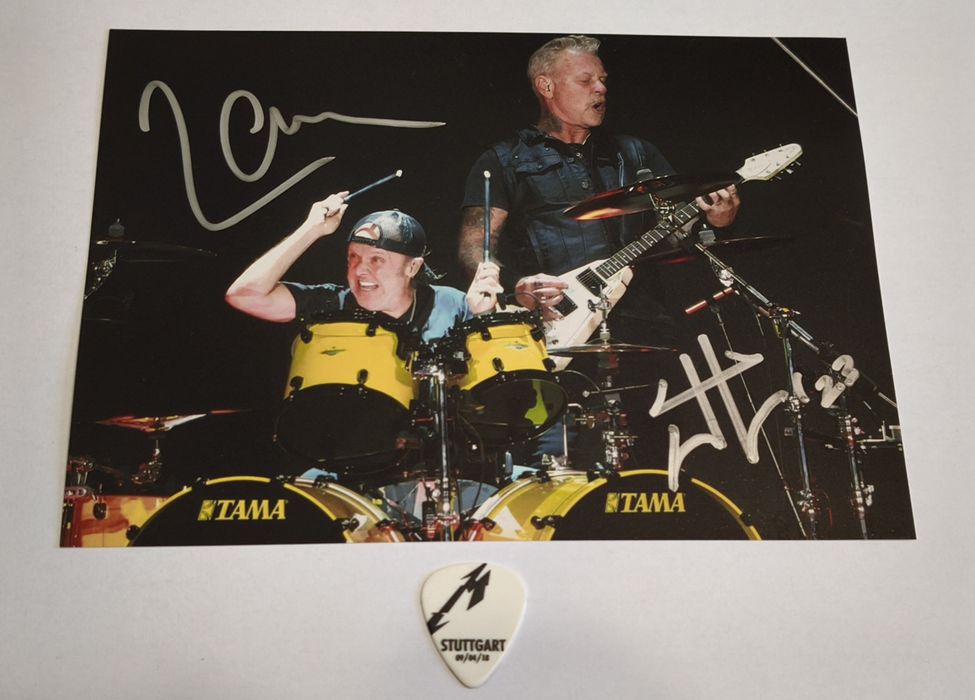Автографы + медиатор Metallica. James Hetfield. Lars Ulrich.