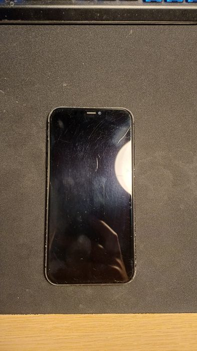 Iphone 11 64b z etui