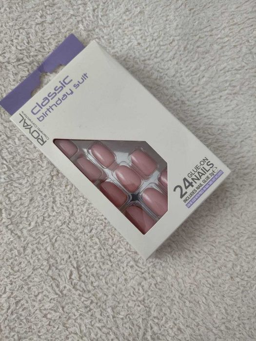 Sztuczne paznokcie tipsy Royal Cosmetic Connections Classic Birthday Suit 24 sztuki z klejem